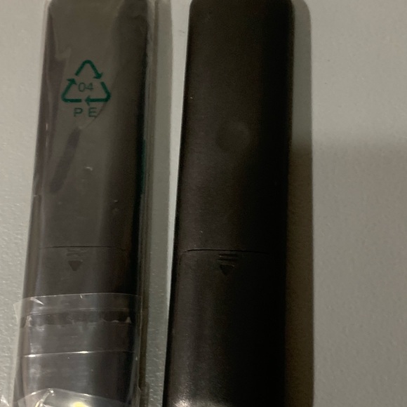 Hisense Remote Control Box with App Buttons - Picture 4 of 4